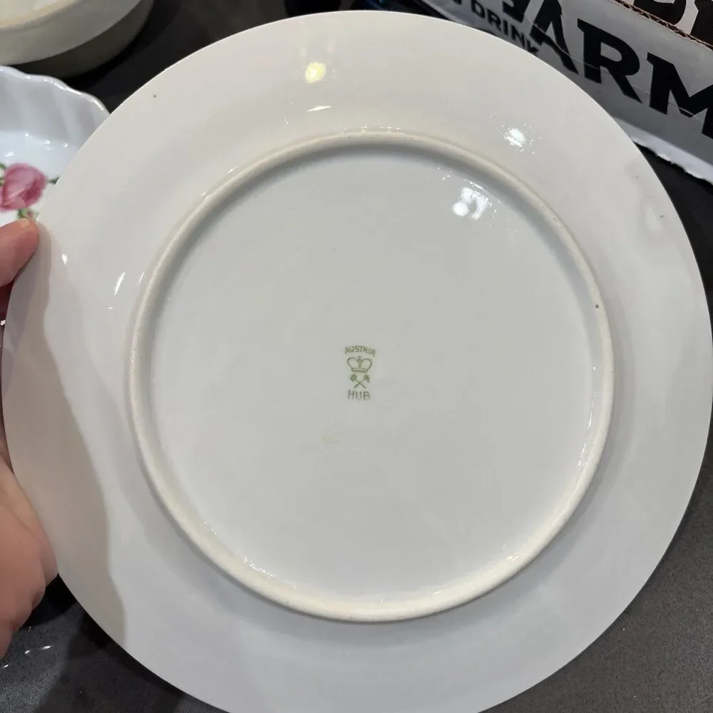 Vintage Austria HUB Hand Painted Violets Dinner PLATE - 8 5/8” Dia Peach White
